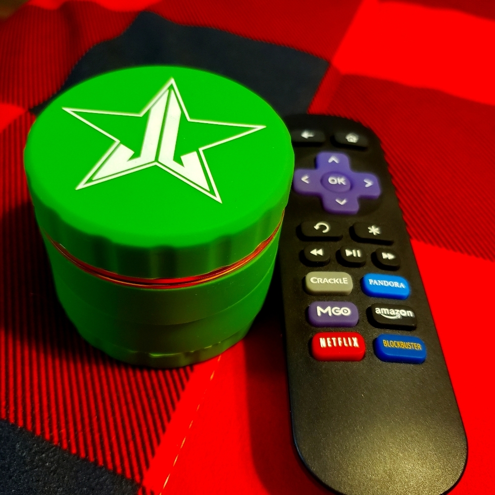 Jeffree Star Cosmetics green soft touch grinder